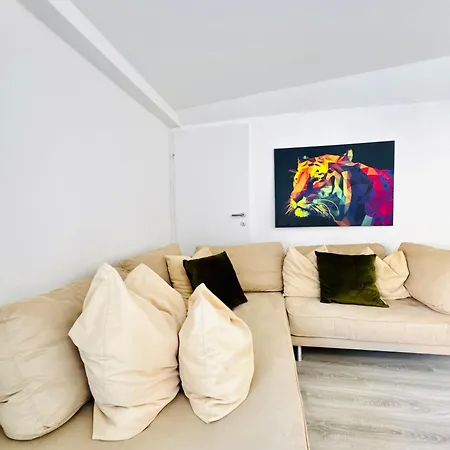 Διαμέρισμα 2br & Lr With Terrace, Close To Museum Gugging
