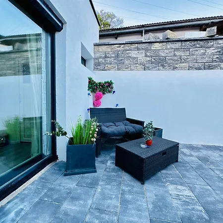 2br & Lr With Terrace, Close To Museum Gugging Klosterneuburg